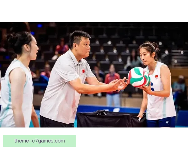 中国女排逆转夺冠，教练战术调整引发全场热议