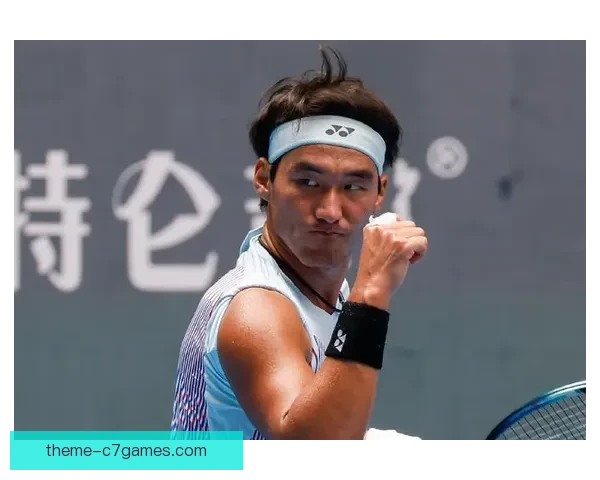 网球赛场风云再起 新星崭露头角击败老将夺冠引关注